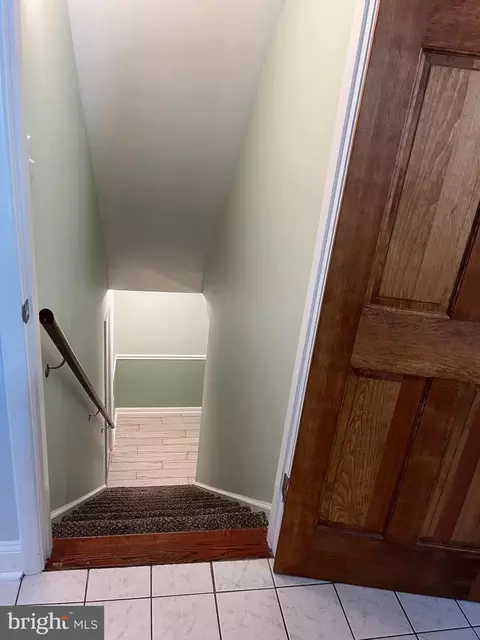 Entry Way - 3203 Riverview Dr, Triangle, VA 22172 photo 6 of 10