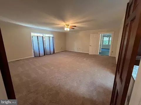 Living - 3203 Riverview Dr, Triangle, VA 22172 photo 10 of 14