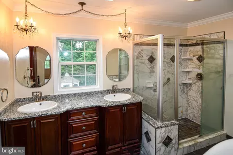 Bath - 3203 Riverview Dr, Triangle, VA 22172 photo 2 of 6