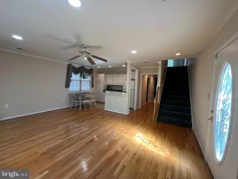 Living - 3203 Riverview Dr, Triangle, VA 22172 photo 11 of 14