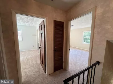 Entry Way - 3203 Riverview Dr, Triangle, VA 22172 photo 4 of 10