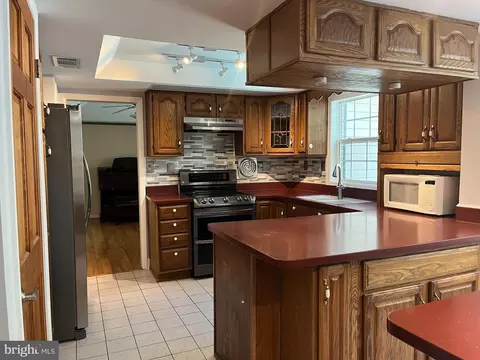 Kitchen - 3203 Riverview Dr, Triangle, VA 22172 photo 2 of 4