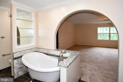 Bath - 3203 Riverview Dr, Triangle, VA 22172 photo 3 of 6