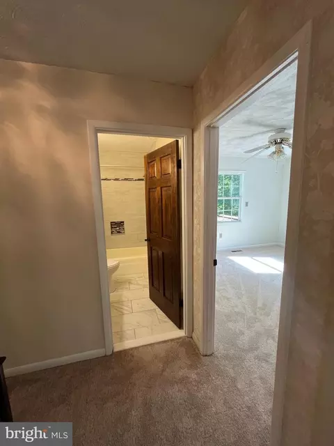 Entry Way - 3203 Riverview Dr, Triangle, VA 22172 photo 5 of 10