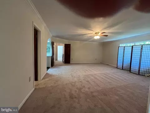 Living - 3203 Riverview Dr, Triangle, VA 22172 photo 9 of 14