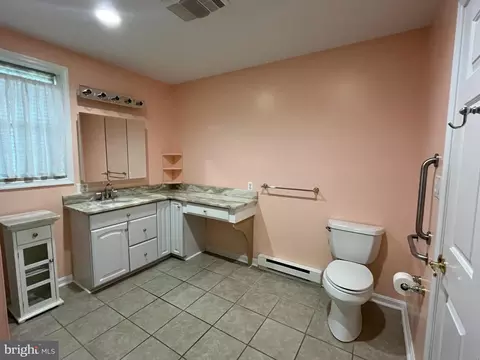 Bath - 3203 Riverview Dr, Triangle, VA 22172 photo 5 of 6