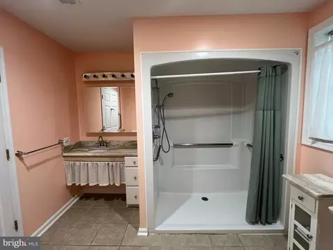 Bath - 3203 Riverview Dr, Triangle, VA 22172 photo 6 of 6