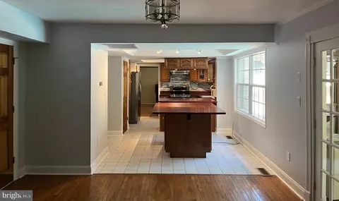 Entry Way - 3203 Riverview Dr, Triangle, VA 22172 photo 2 of 10