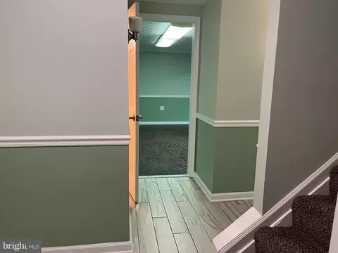 Entry Way - 3203 Riverview Dr, Triangle, VA 22172 photo 7 of 10