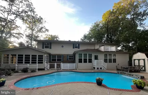 Exterior - 3203 Riverview Dr, Triangle, VA 22172 photo 6 of 8