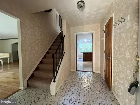 Entry Way - 3203 Riverview Dr, Triangle, VA 22172 photo 1 of 10