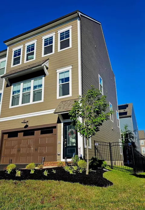 1756 Blue Spruce St, Dumfries, VA 22026