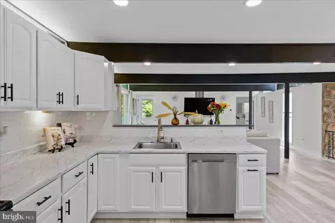 Kitchen - 7200 Ridgeway Dr, Manassas, VA 20112 photo 3 of 3