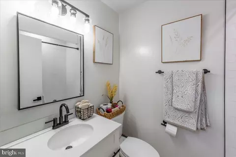 Bath - 7200 Ridgeway Dr, Manassas, VA 20112 photo 1 of 3