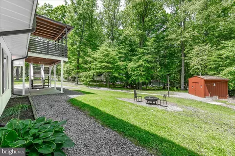 Exterior - 7200 Ridgeway Dr, Manassas, VA 20112 photo 4 of 5