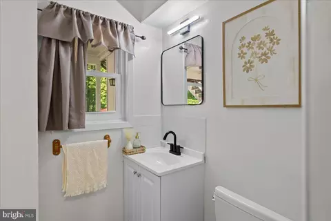 Bath - 7200 Ridgeway Dr, Manassas, VA 20112 photo 3 of 3
