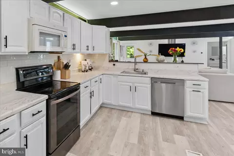Kitchen - 7200 Ridgeway Dr, Manassas, VA 20112 photo 2 of 3