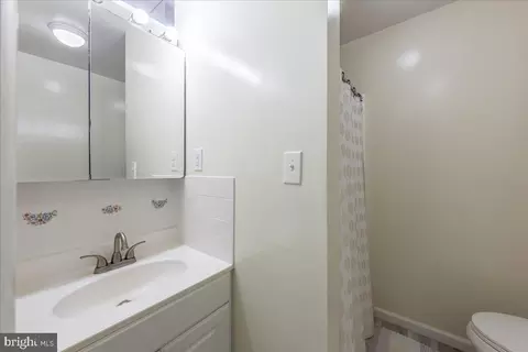 Bath - 7200 Ridgeway Dr, Manassas, VA 20112 photo 2 of 3