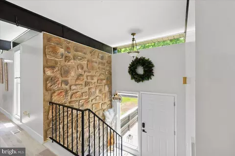 Entry Way - 7200 Ridgeway Dr, Manassas, VA 20112 photo 1 of 2