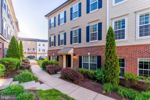 15381 Rosemont Manor Dr, Haymarket, VA 20169