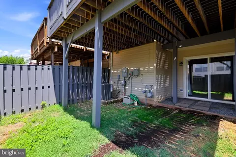 Exterior - 11078 Doubleday Ln, Manassas, VA 20109 photo 7 of 10
