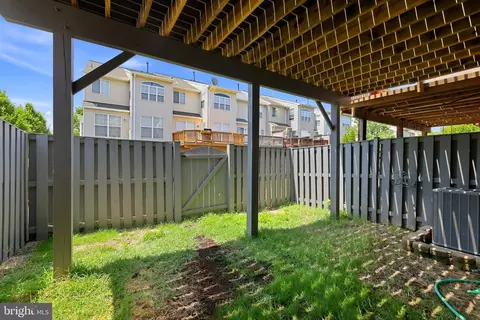 Exterior - 11078 Doubleday Ln, Manassas, VA 20109 photo 6 of 10