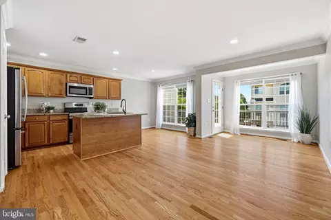 Living - 11078 Doubleday Ln, Manassas, VA 20109 photo 7 of 8