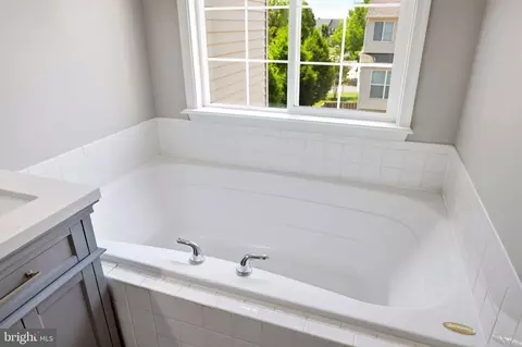 Bath - 11078 Doubleday Ln, Manassas, VA 20109 photo 4 of 6