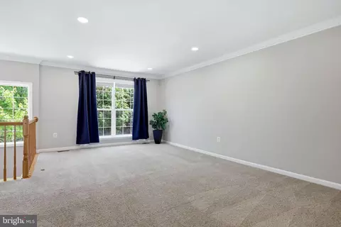 Living - 11078 Doubleday Ln, Manassas, VA 20109 photo 4 of 8