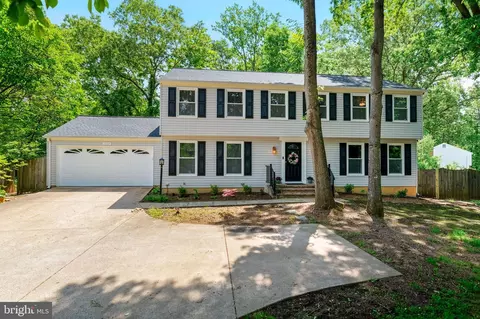 15919 Fairway Dr, Dumfries, VA 22025