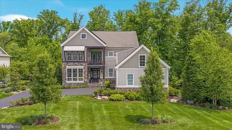8217 Bearhurst Dr, Gainesville, VA 20155