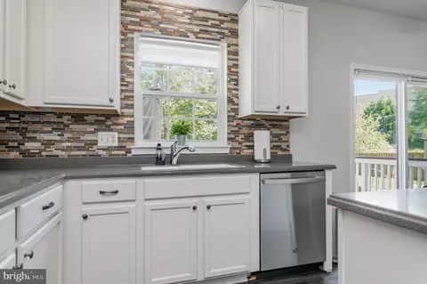 Kitchen - 13596 Dodsworth Dr, Bristow, VA 20136 photo 3 of 5