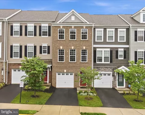 8761 Elsing Green Dr, Manassas, VA 20112