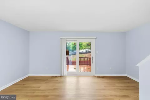Living - 2012 Darlington Loop, Woodbridge, VA 22191 photo 6 of 7