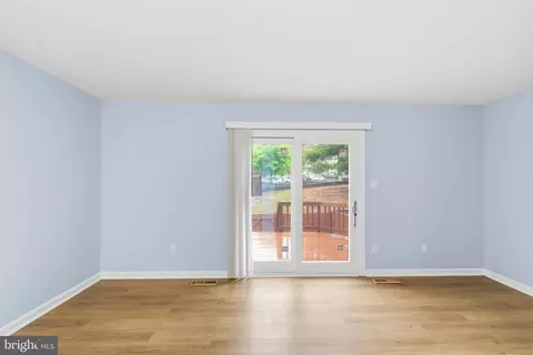 Living - 2012 Darlington Loop, Woodbridge, VA 22191 photo 4 of 7