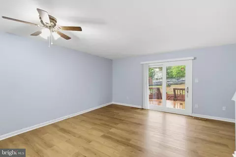 Living - 2012 Darlington Loop, Woodbridge, VA 22191 photo 2 of 7