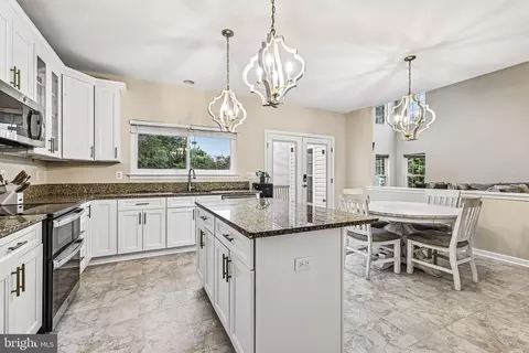 Kitchen - 17717 Wayside Dr, Dumfries, VA 22026 photo 4 of 6