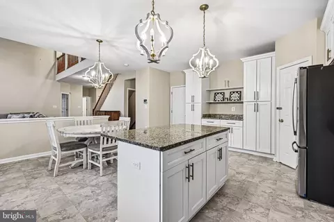 Kitchen - 17717 Wayside Dr, Dumfries, VA 22026 photo 5 of 6