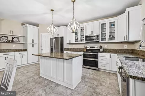 Kitchen - 17717 Wayside Dr, Dumfries, VA 22026 photo 2 of 6