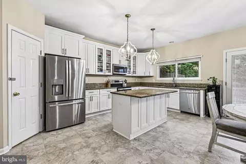 Kitchen - 17717 Wayside Dr, Dumfries, VA 22026 photo 3 of 6