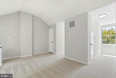 Entry Way - 3682 Masthead Trl, Triangle, VA 22172 photo 8 of 8