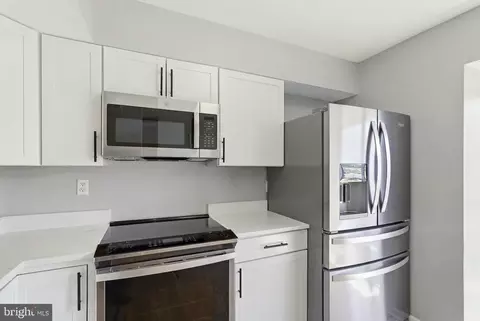 Kitchen - 3682 Masthead Trl, Triangle, VA 22172 photo 3 of 3