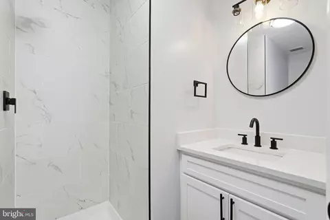 Bath - 3682 Masthead Trl, Triangle, VA 22172 photo 5 of 7