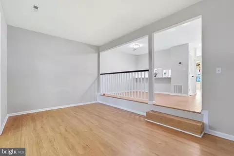 Living - 3682 Masthead Trl, Triangle, VA 22172 photo 3 of 6