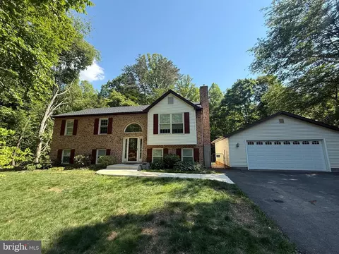 8915 Helen St, Manassas, VA 20112