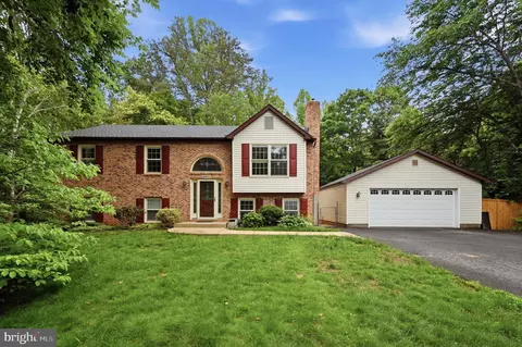 8915 Helen St, Manassas, VA 20112