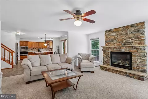 Living - 8737 Hackney Dr, Bristow, VA 20136 photo 1 of 3