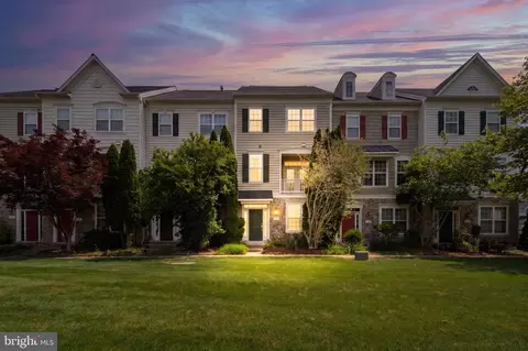 745 Collington Ct, Woodbridge, VA 22191