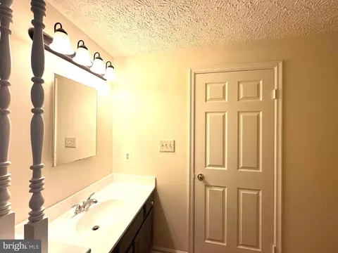 Bath - 3654 Wharf Ln, Triangle, VA 22172 photo 1 of 2