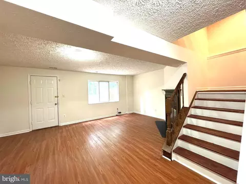Living - 3654 Wharf Ln, Triangle, VA 22172 photo 7 of 8